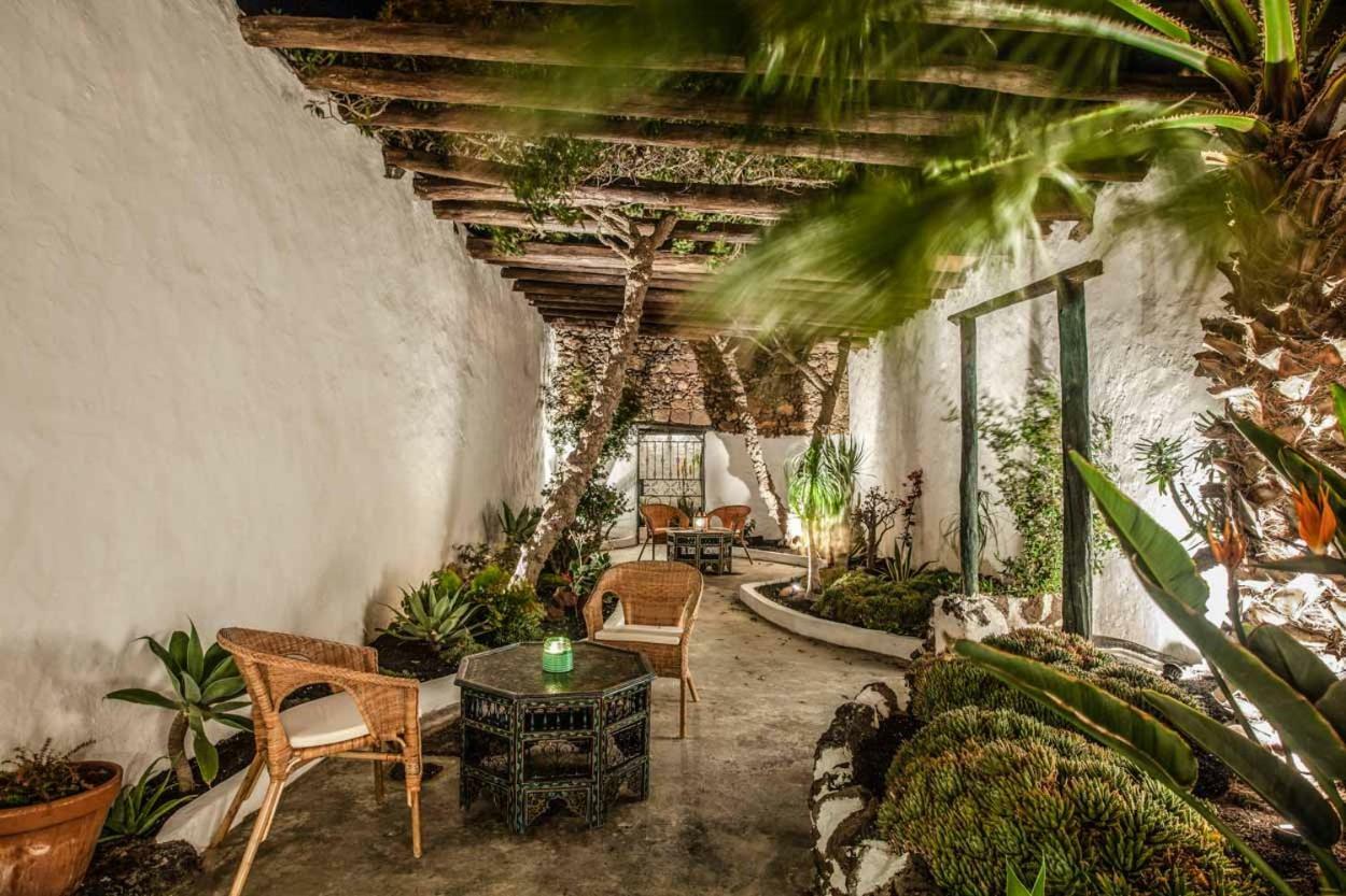 Los Lirios Hotel Rural - Adults Only Tias Exterior photo