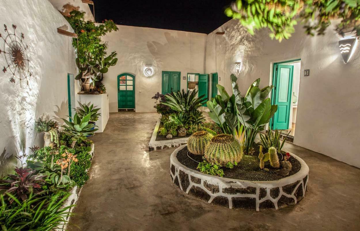 Los Lirios Hotel Rural - Adults Only Tias Exterior photo