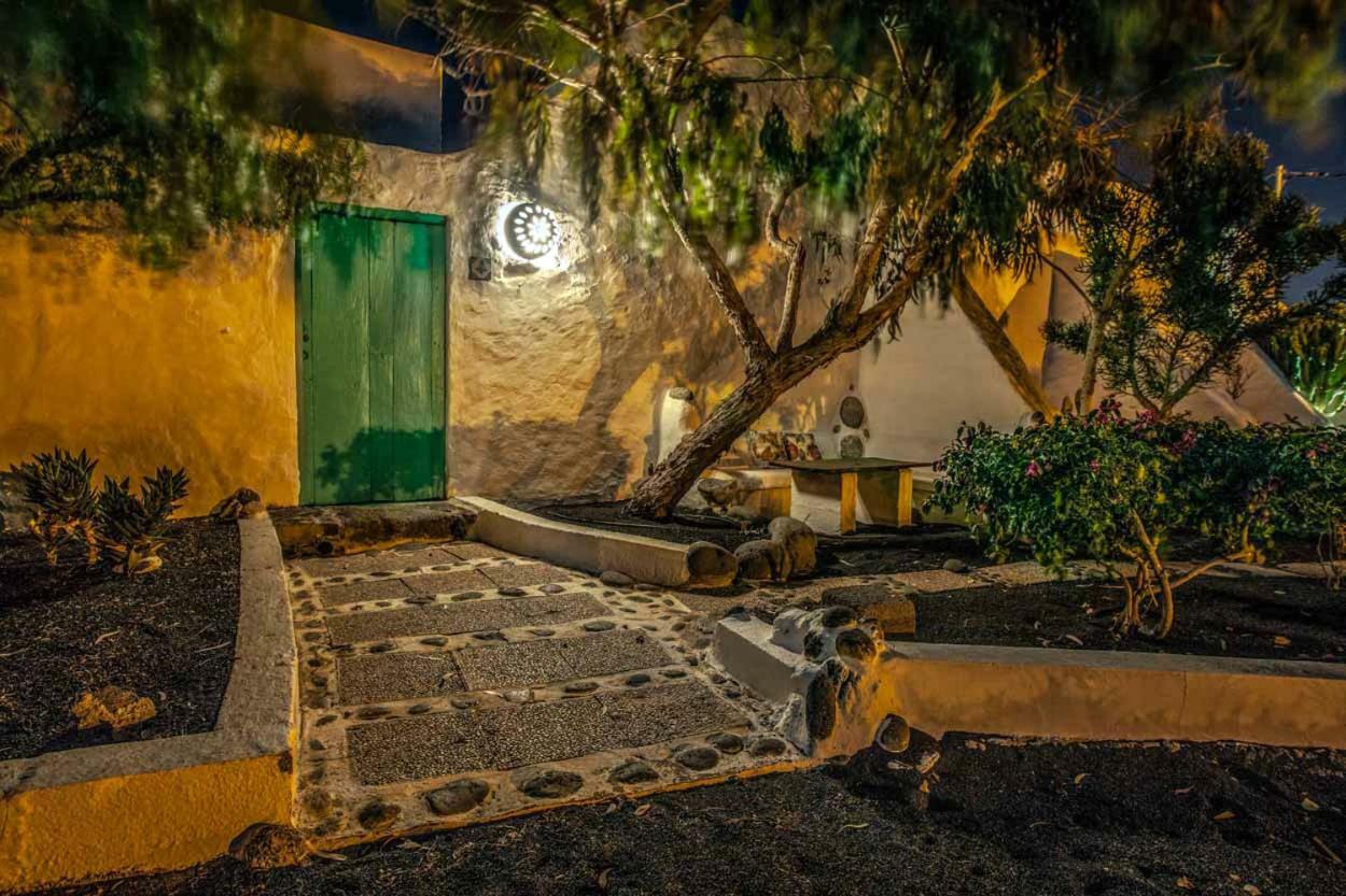 Los Lirios Hotel Rural - Adults Only Tias Exterior photo