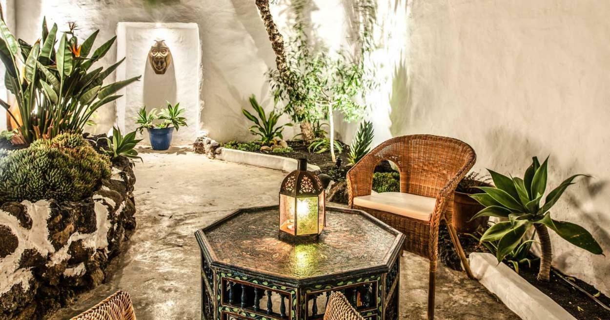 Los Lirios Hotel Rural - Adults Only Tias Exterior photo