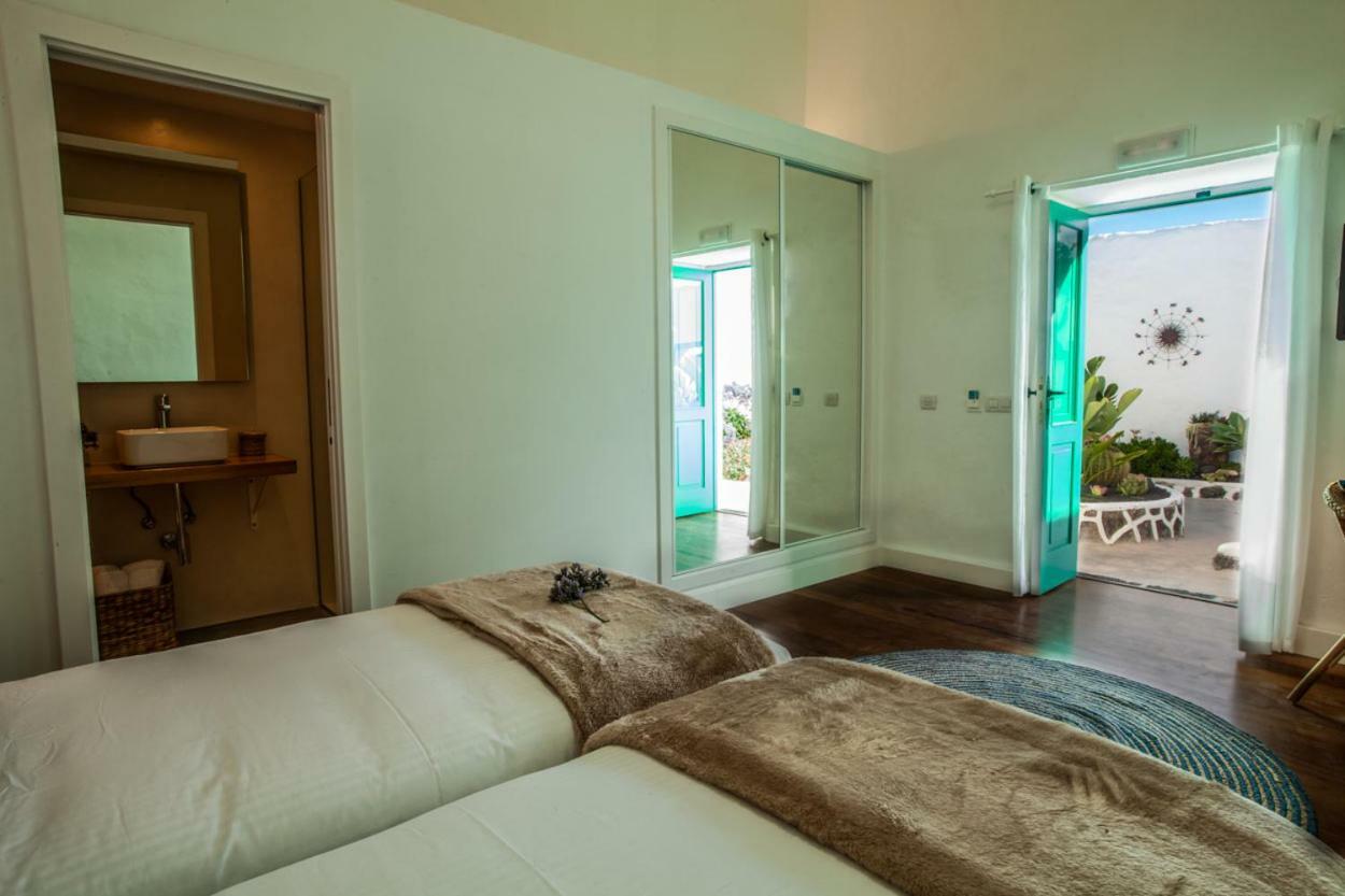 Los Lirios Hotel Rural - Adults Only Tias Exterior photo
